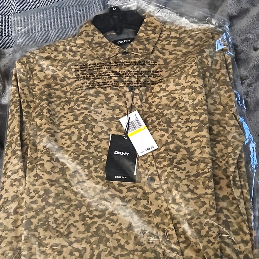 DKNY Mens Brown Camo Stretch Casual Button Up Shirt. BRAND NEW w/ TAGS!!!!